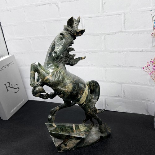 Natural stone modern handicrafts Horse Carving decorations souvenir gifts gemstone jade horse carve decorations